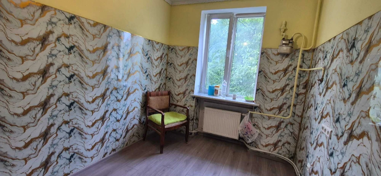 Продається затишна та світла квартира у тихому, зеленому кут