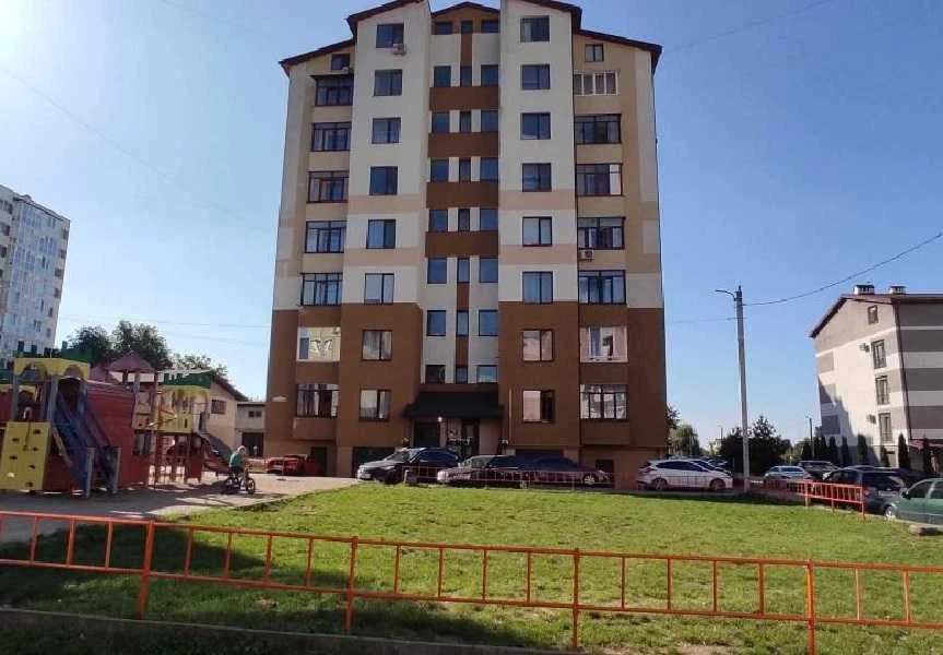 Продаж 3-к. квартири ДВОРІВНЕВА ЗДАНА 109/96/13м² Винники ву