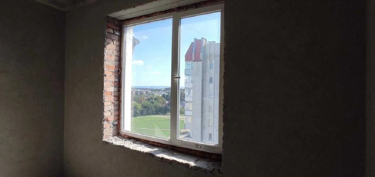 Продаж 3-к. квартири ДВОРІВНЕВА ЗДАНА 109/96/13м² Винники ву