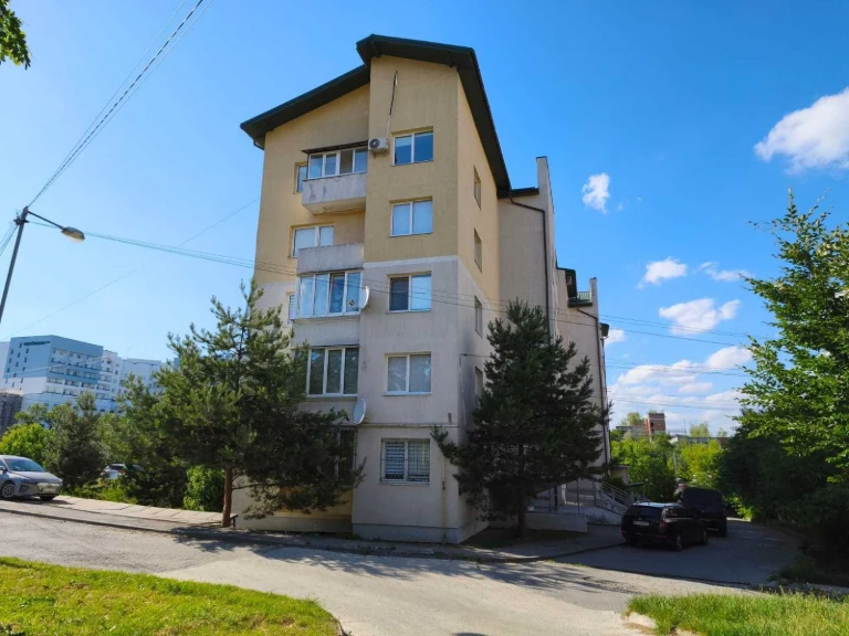 Продаж 4-к.квартири 130/101/29м² Винники вул. Івасюка 135000