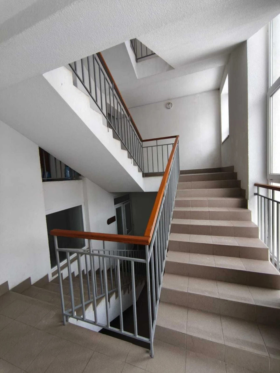 Продаж 4-к.квартири 130/101/29м² Винники вул. Івасюка 135000