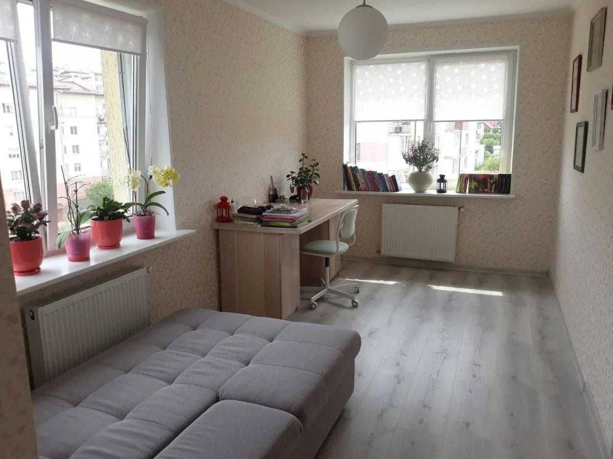Продаж 4-к.квартири 130/101/29м² Винники вул. Івасюка 135000