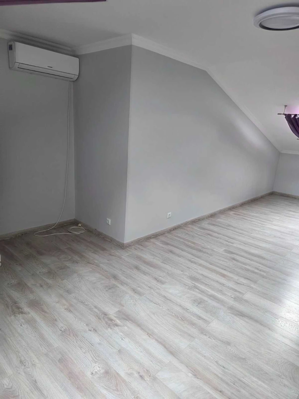 Продаж 4-к.квартири 130/101/29м² Винники вул. Івасюка 135000