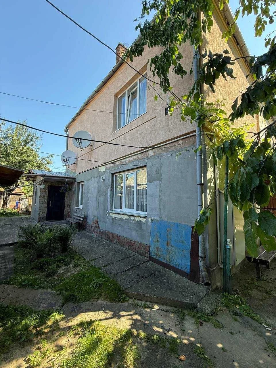 Продається 2-кімнатна квартира у Винниках (вул. Степана Банд