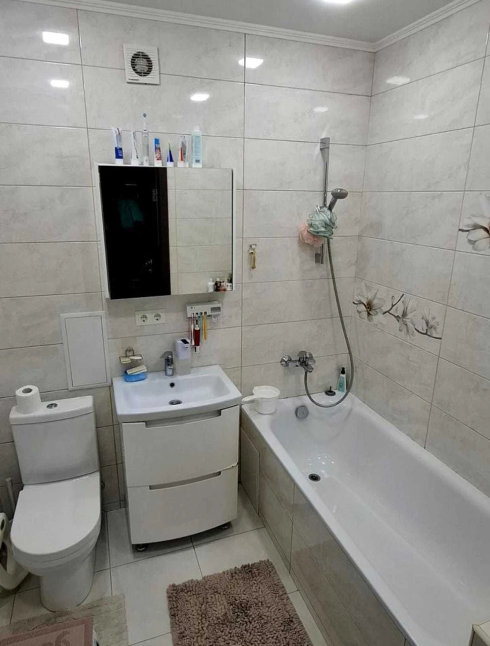Продаж 1к квартири З РЕМОНТОМ 48/38/10м² Винники вул. Винна