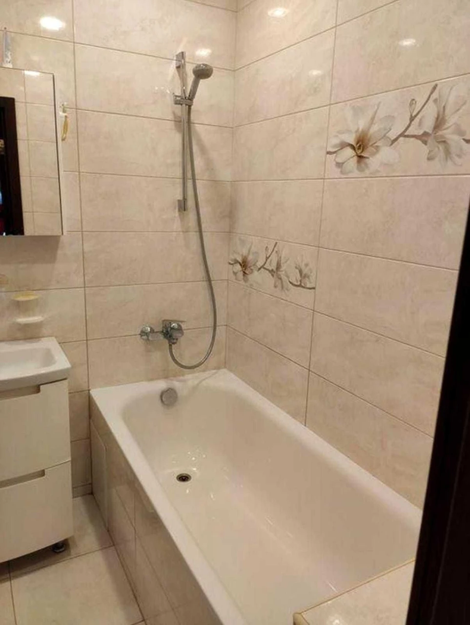 Продаж 1к квартири З РЕМОНТОМ 48/38/10м² Винники вул. Винна