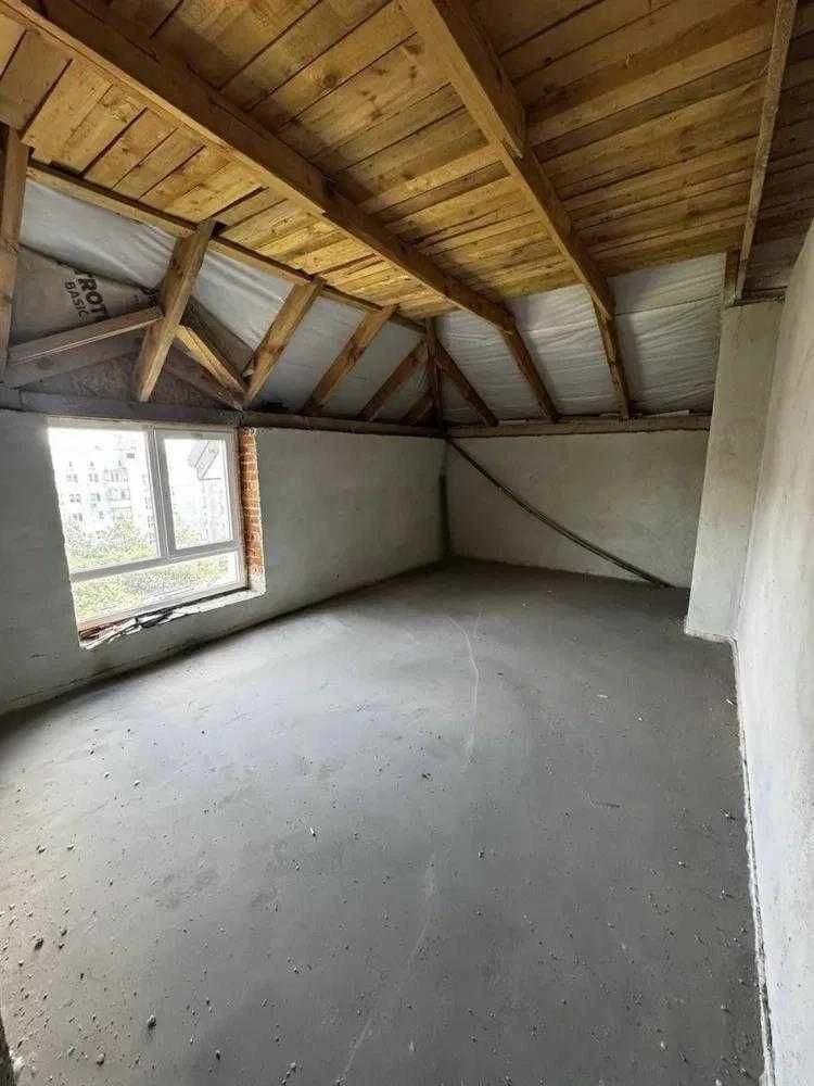 Продаж 5-к. квартири ЗДАНА 145/120/25м² Винники 125000$