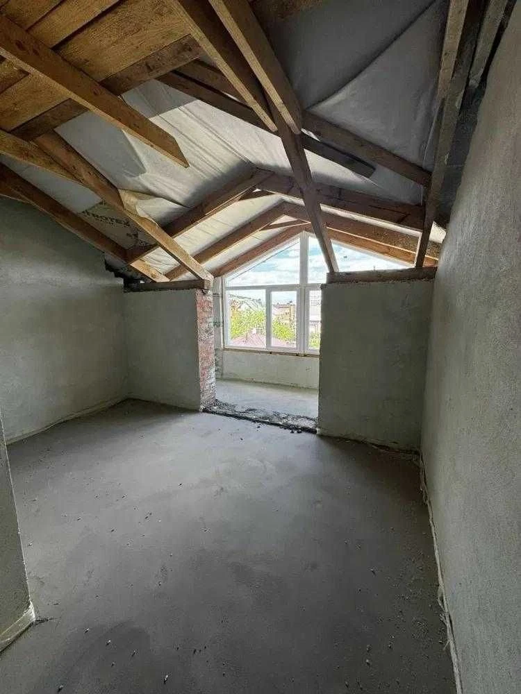 Продаж 5-к. квартири ЗДАНА 145/120/25м² Винники 125000$
