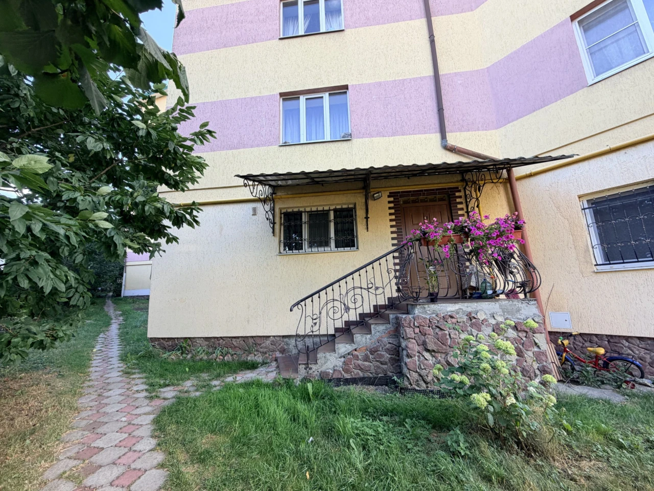 Продаж 2 кімнатної квартири 70 м2 Сахарова. Індивідуальне га