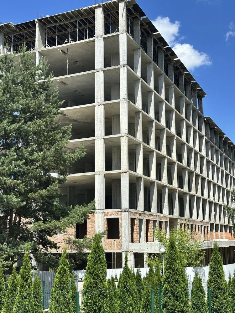 Продається 2х кімнатна квартира у новобудові.