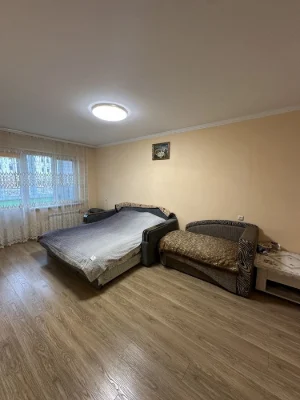 Продається 2-кімнатна квартира з ремонтом в м. Новояворівськ