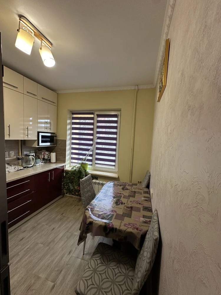 Продається 2-кімнатна квартира з ремонтом в м. Новояворівськ