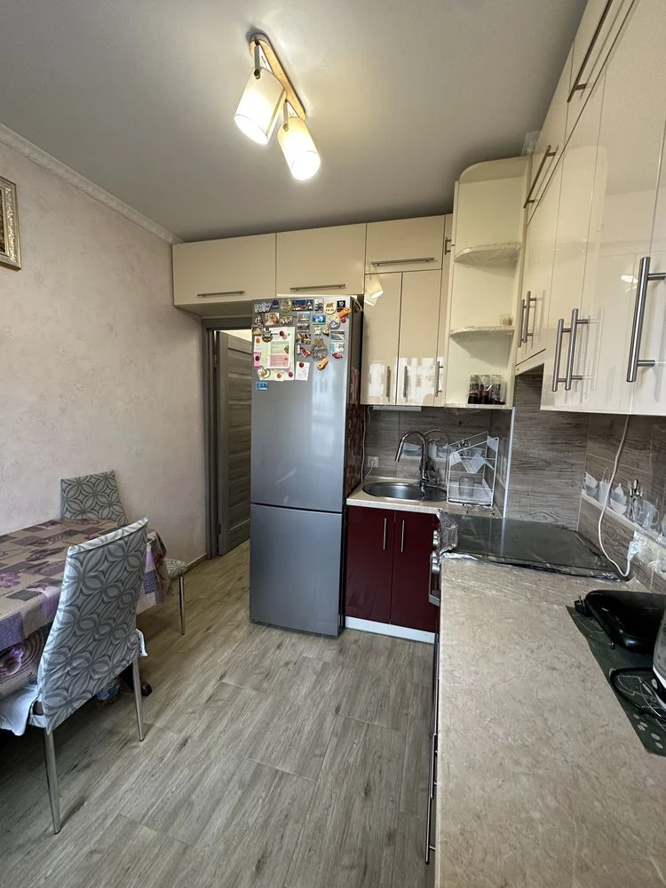 Продається 2-кімнатна квартира з ремонтом в м. Новояворівськ