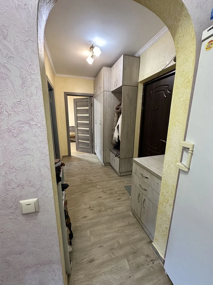 Продається 2-кімнатна квартира з ремонтом в м. Новояворівськ