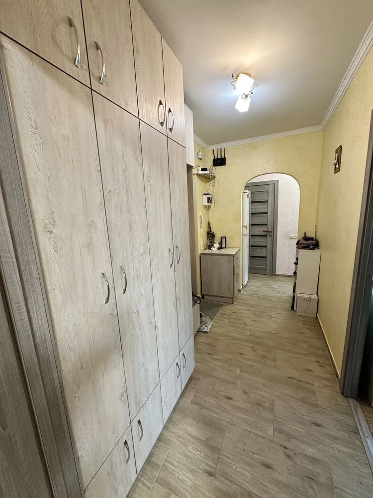Продається 2-кімнатна квартира з ремонтом в м. Новояворівськ