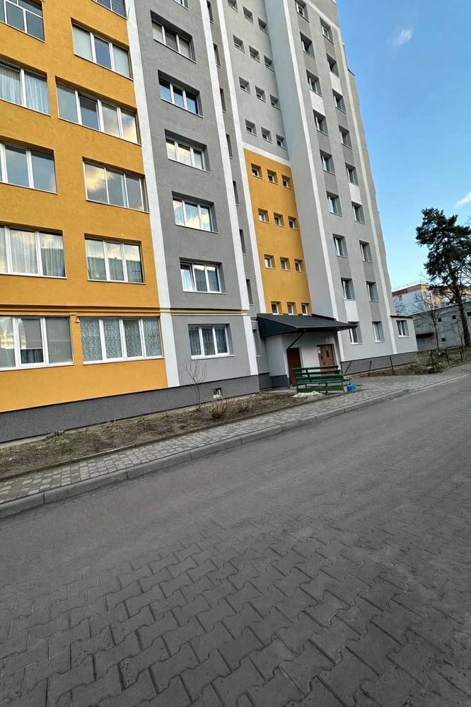 Продається 2-кімнатна квартира з ремонтом в м. Новояворівськ