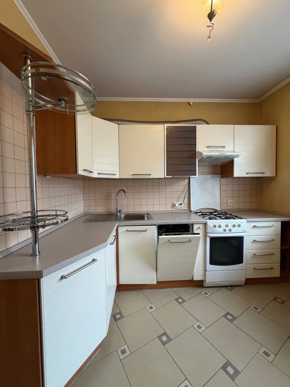 Продається 1к квартира в центрі м. Вишневого