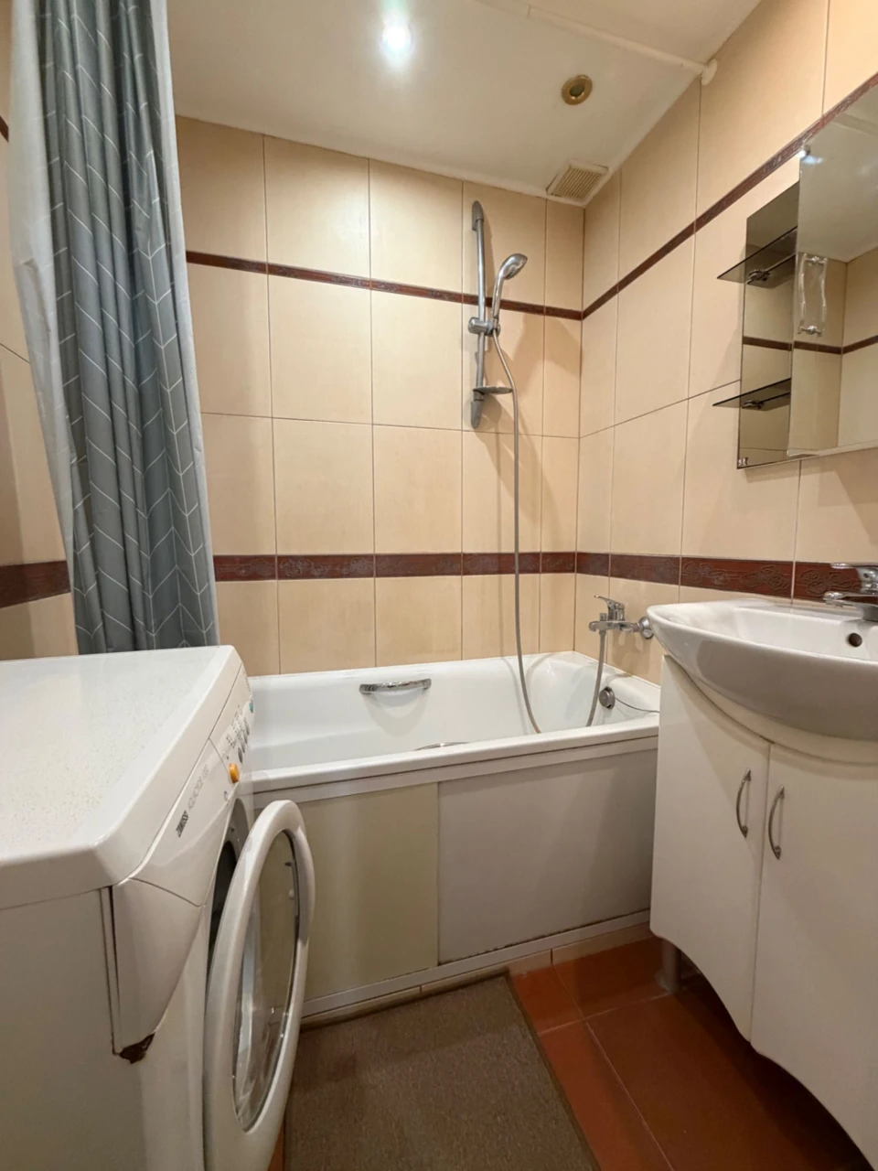 Продається 1к квартира в центрі м. Вишневого