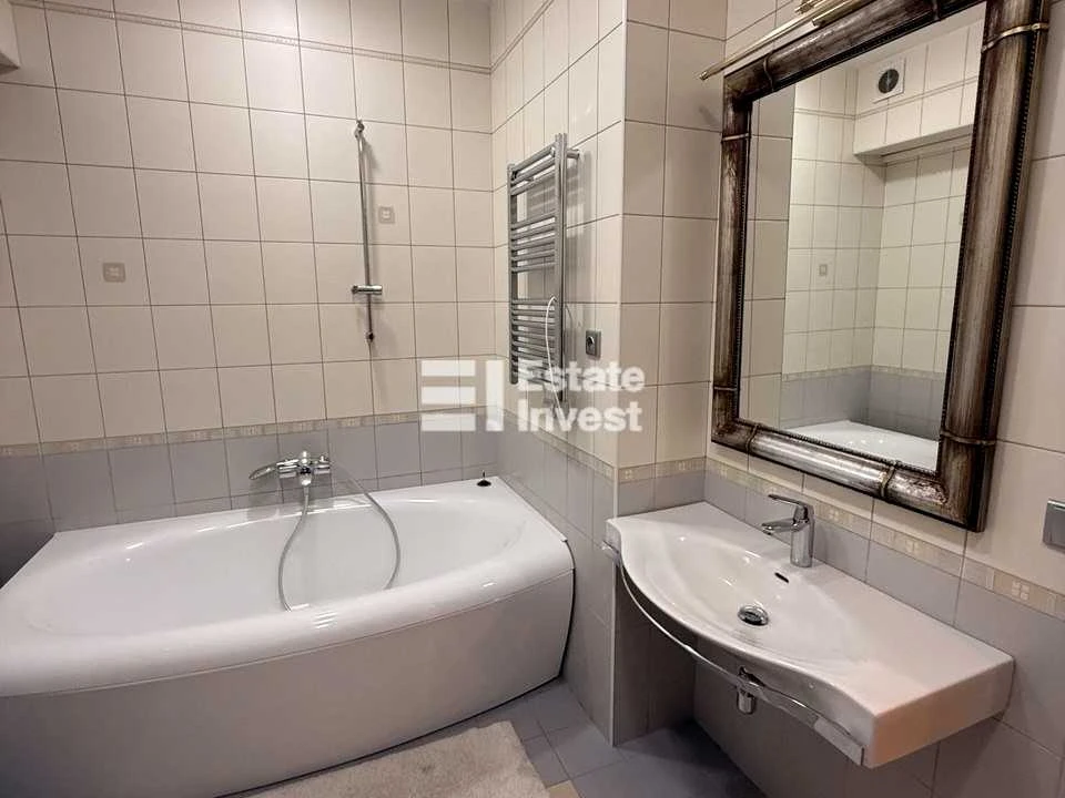 Apartment. Kharkiv, Nezalezhnosti ave. (Pravdy), 5 (p1-p8)