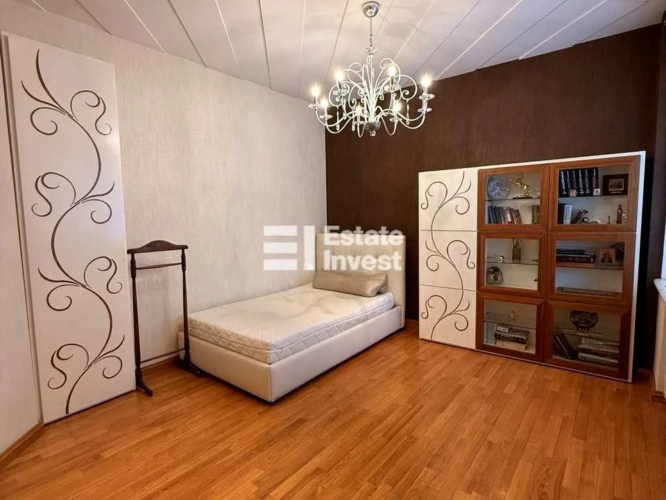 Apartment. Kharkiv, Nezalezhnosti ave. (Pravdy), 5 (p1-p8)