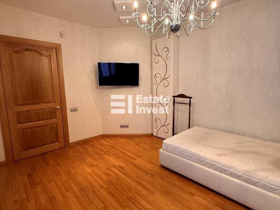 Apartment. Kharkiv, Nezalezhnosti ave. (Pravdy), 5 (p1-p8)