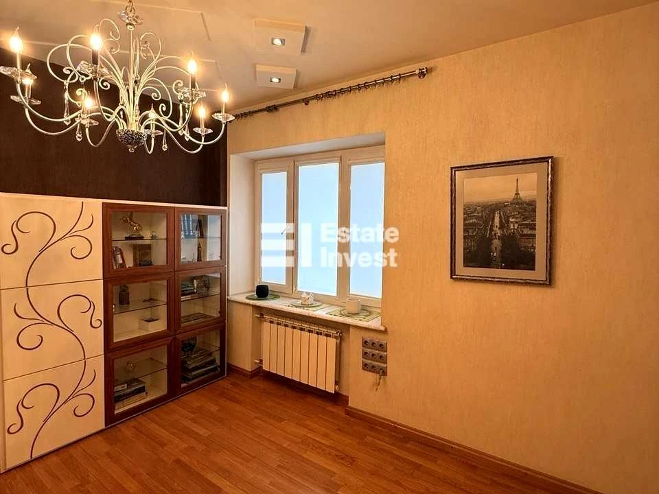 Apartment. Kharkiv, Nezalezhnosti ave. (Pravdy), 5 (p1-p8)