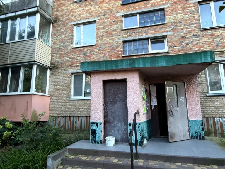 Продаж квартири 1-кімн. 35.6 м² 2/5 пов.