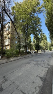 Продается 1-комнатная квартира в Вишневом, на первом этаже, фасад