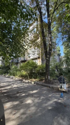 Продается 1-комнатная квартира в Вишневом, на первом этаже, фасад