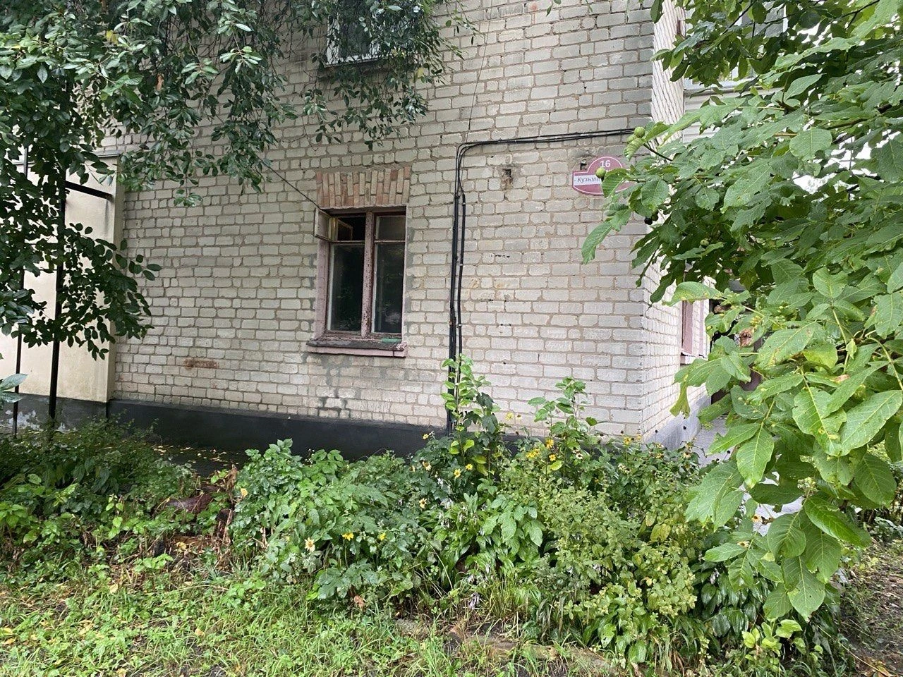 2-кімнатна 42,1 м2 у центрі Вишневого/ 1/2 поверх / газ