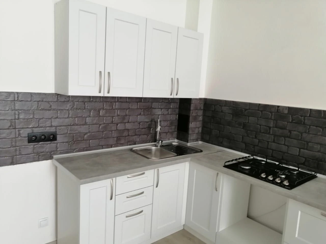 Продаж 3к квартира.   1 поверх!! Власник