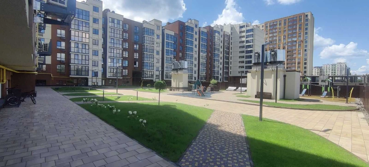 Продается просторная 1-комнатная квартира в центре города Вишневое