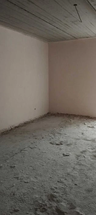 Будинок розташований в центрі міста. Галина