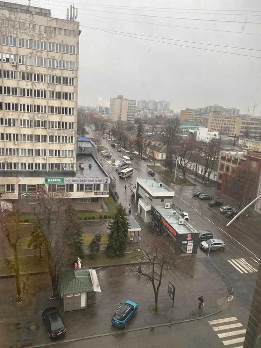 Будинок розташований в центрі міста. Галина