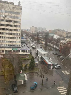 Будинок розташований в центрі міста. Галина