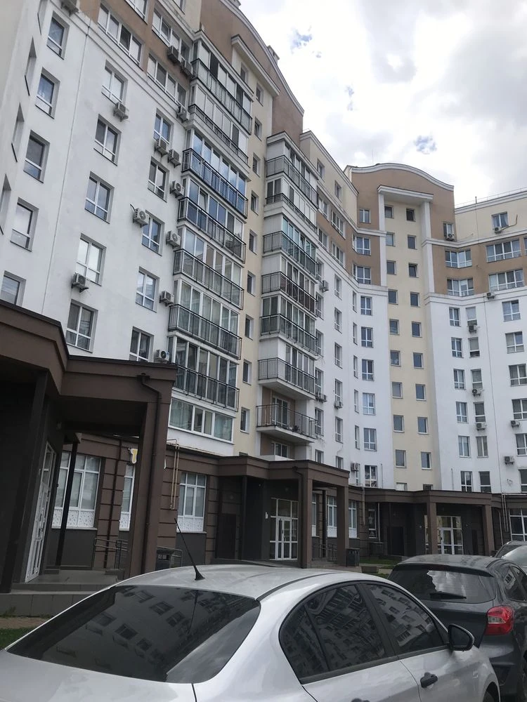 Продам. Простору квартиру 56.7кв.м. Вишневое