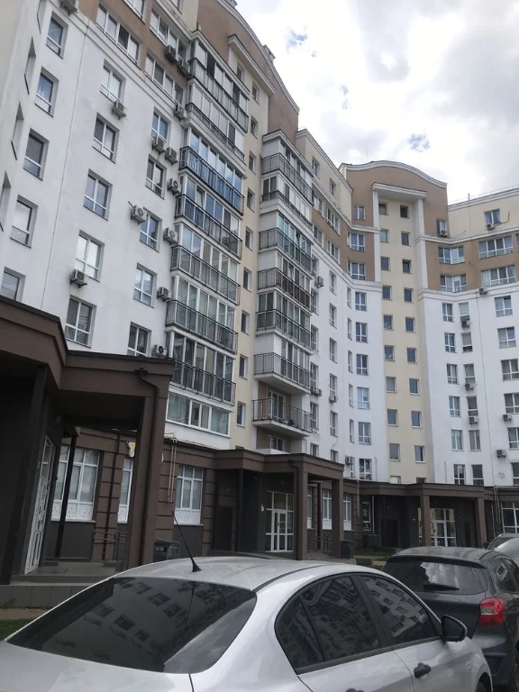 Продам. Простору квартиру 56.7кв.м. Вишневое