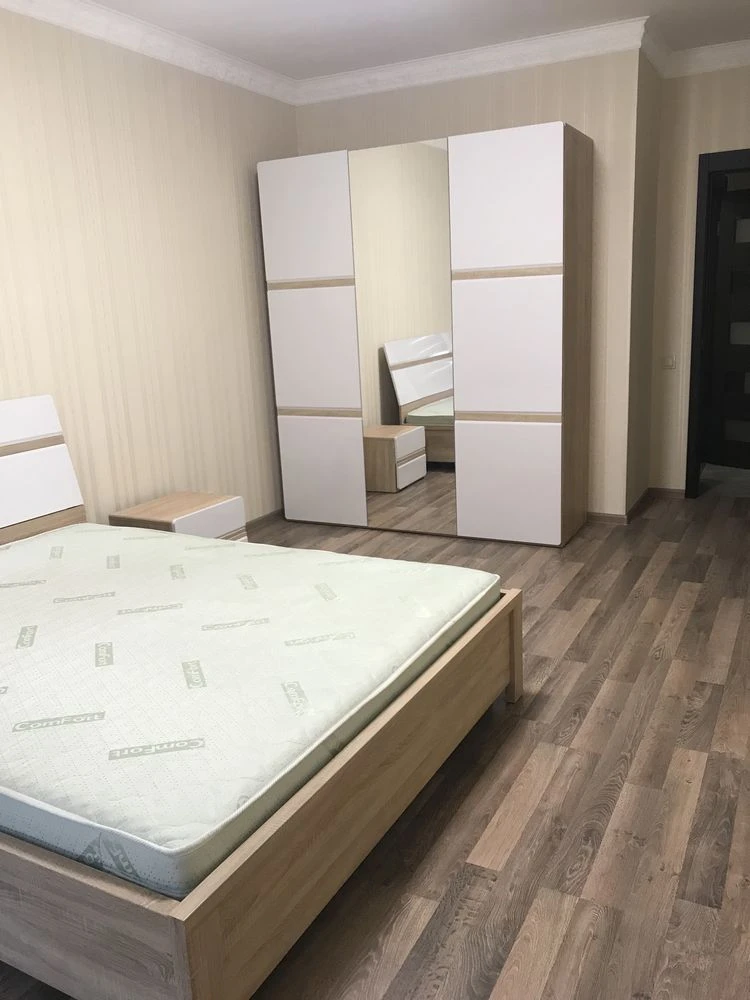 Продам. Простору квартиру 56.7кв.м. Вишневое