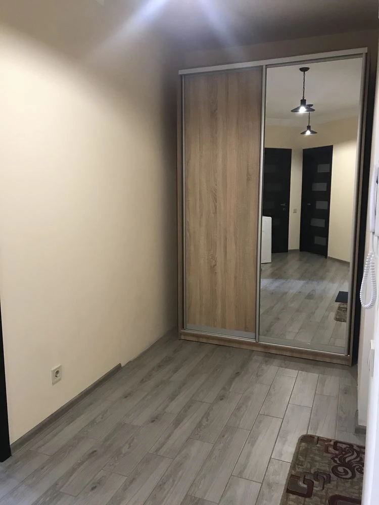 Продам. Простору квартиру 56.7кв.м. Вишневое