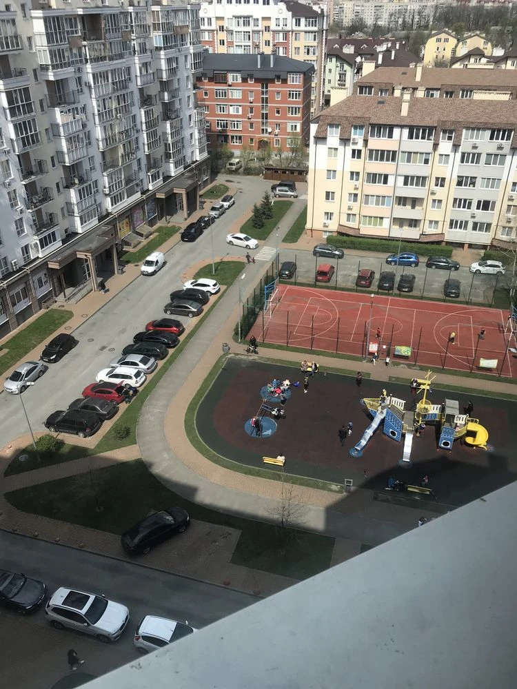 Продам. Простору квартиру 56.7кв.м. Вишневое