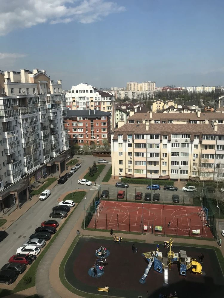 Продам. Простору квартиру 56.7кв.м. Вишневое