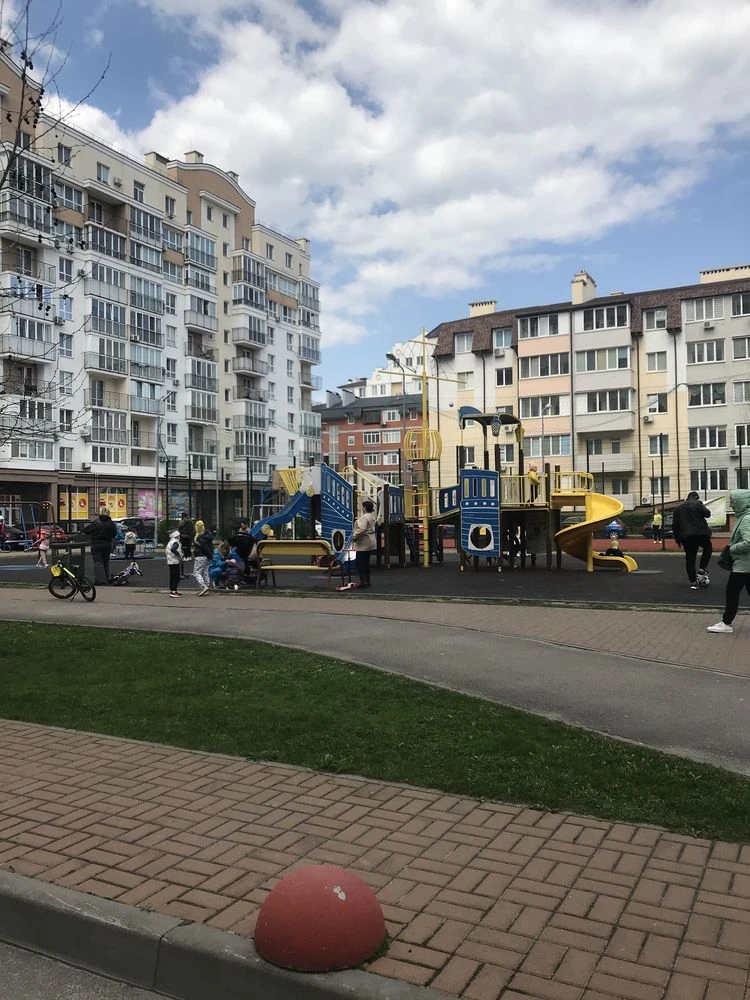 Продам. Простору квартиру 56.7кв.м. Вишневое