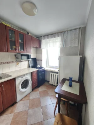 Продаж гостинки з краєвидом на озеро
