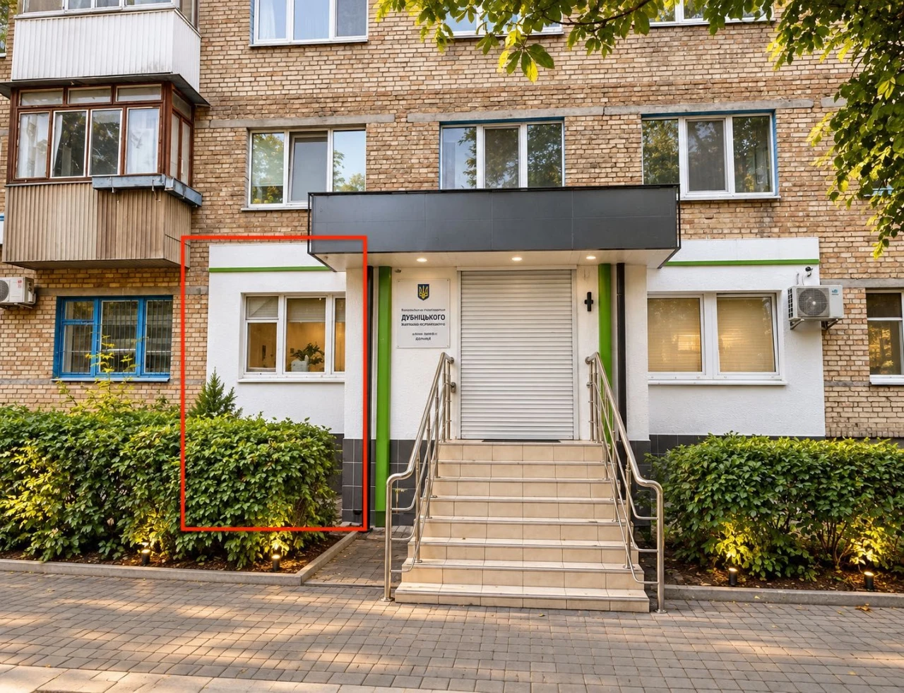 Продам 2х квартиру у Вишневому на першому поверсі, фасад вул