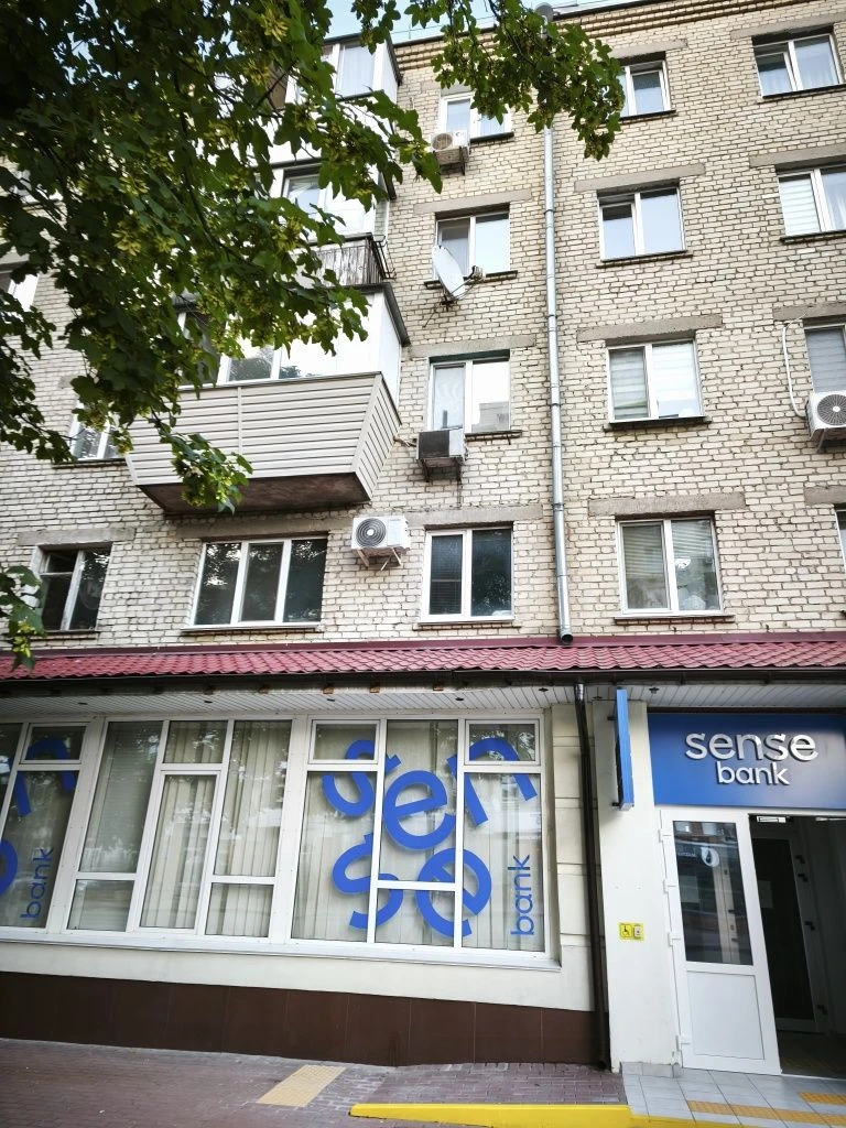 Терміново !! Однокімнатна квартира в центрі. .