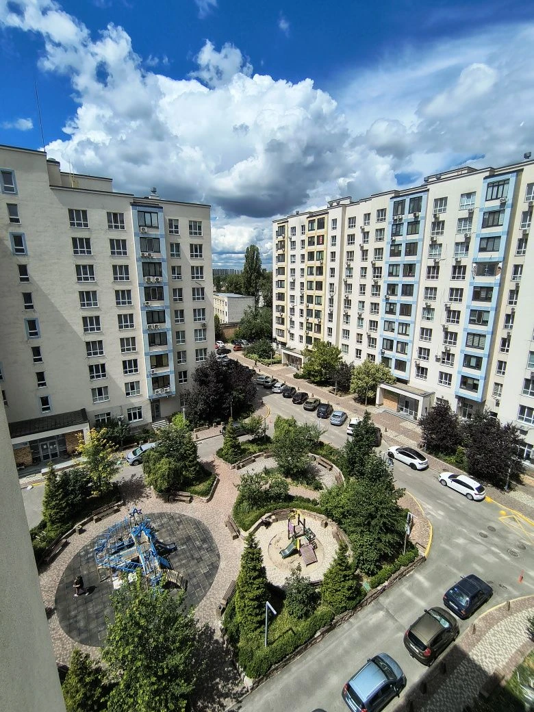 Продається квартира 42 м² в Вишневому