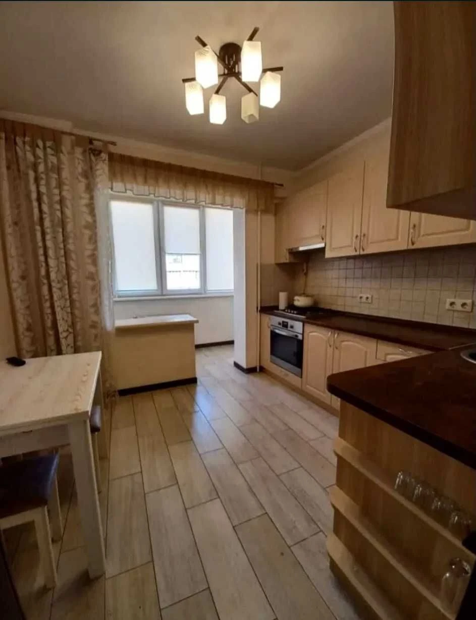 Продам 3 к. квартиру 80м2 в м. Вишневе, вул. Південна, 17