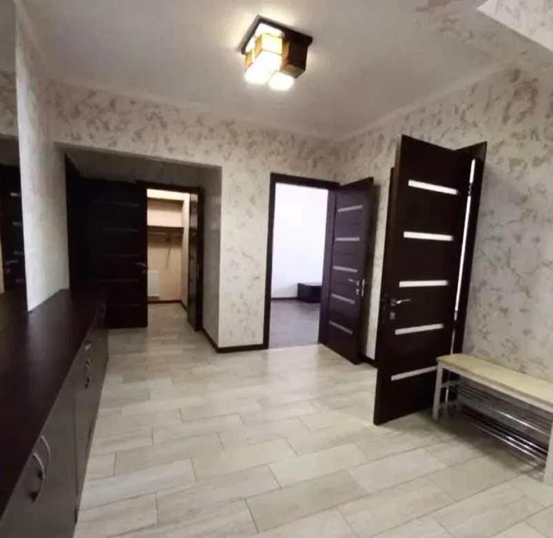 Продам 3 к. квартиру 80м2 в м. Вишневе, вул. Південна, 17