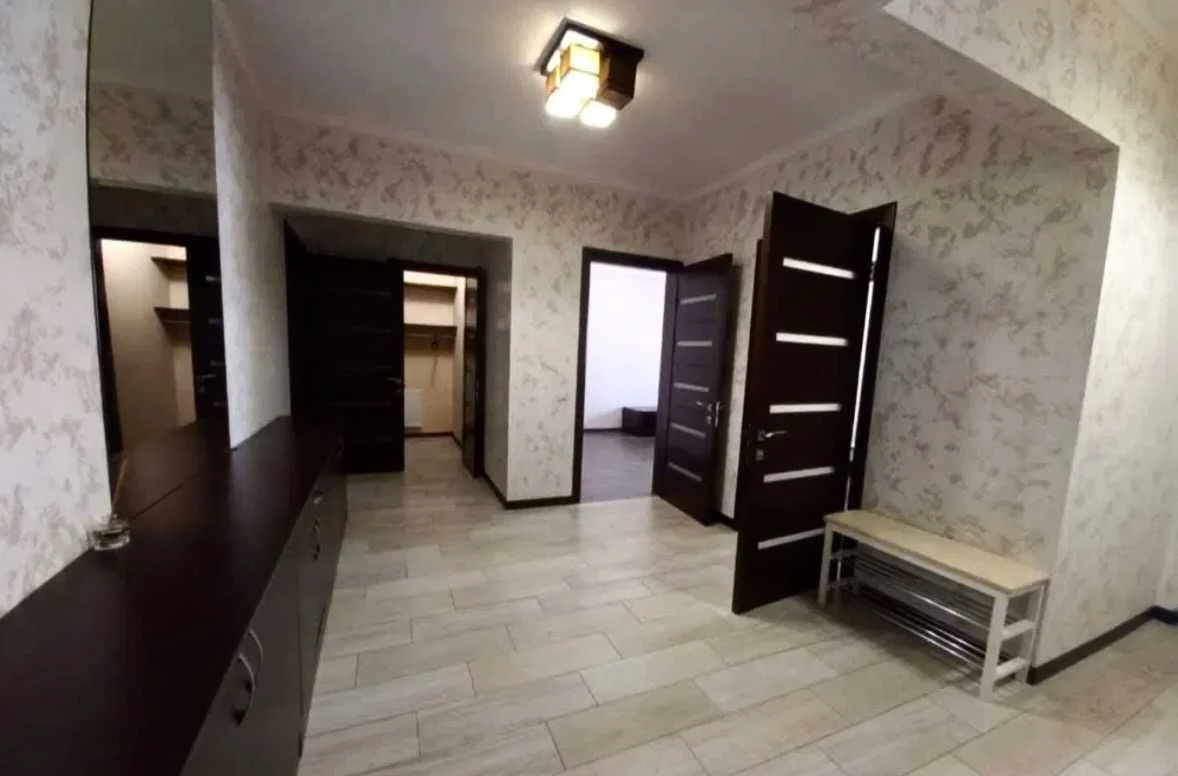 Продам 3 к. квартиру 80м2 в м. Вишневе, вул. Південна, 17