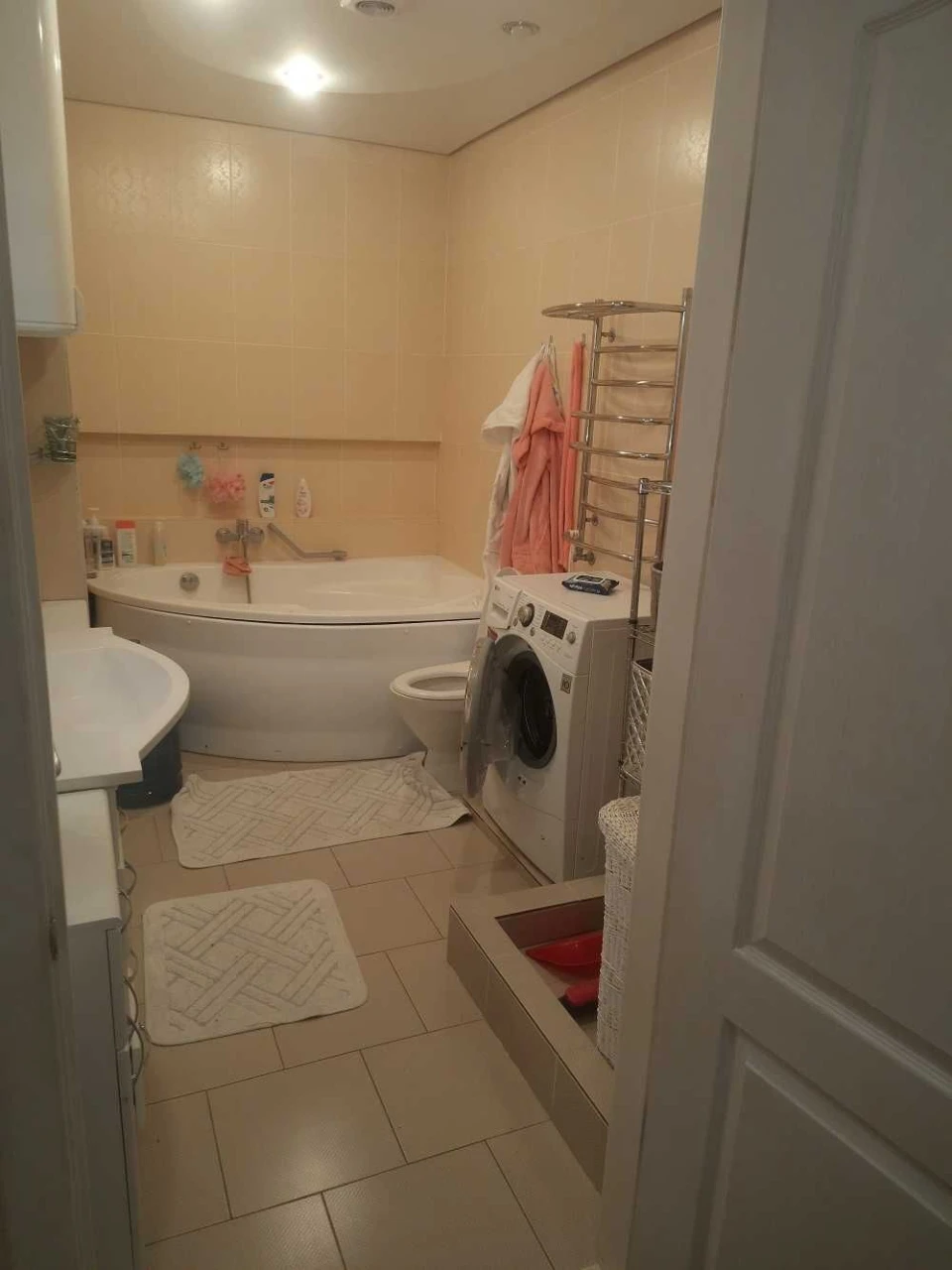 Продається 3-кімнатна квартира в ЖК "Акварелі 1", м. Вишневе. Від власника. З меблями.